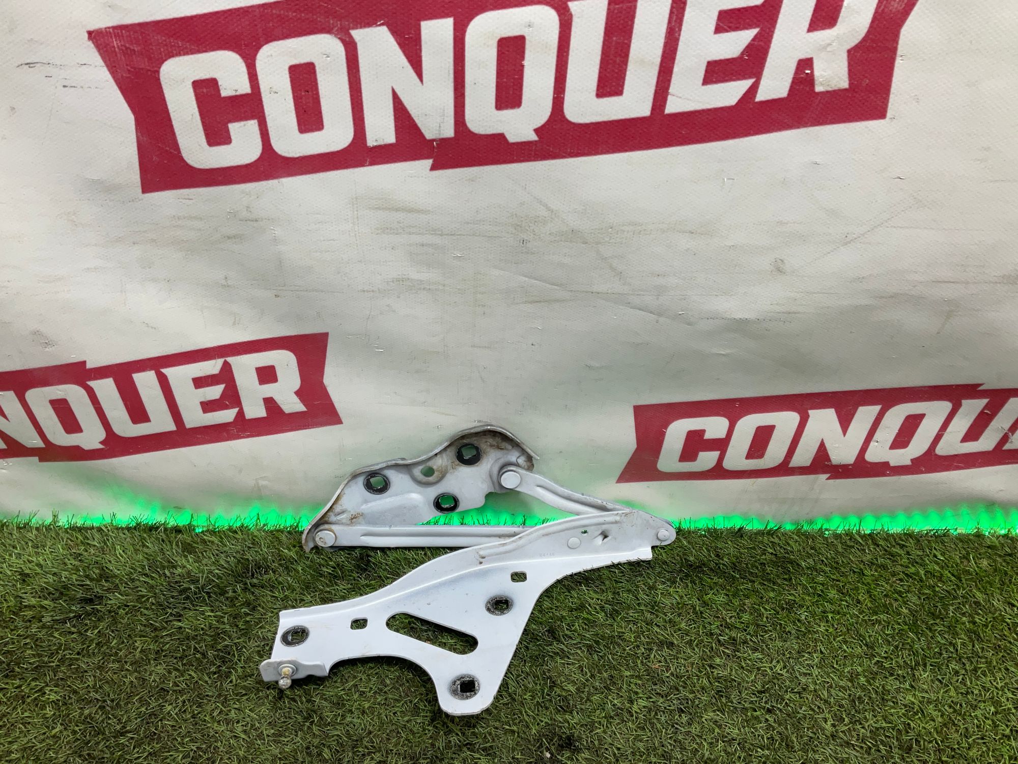 Петля капота левая Land Rover Defender II L663 2022, 9500 рублей, Москва