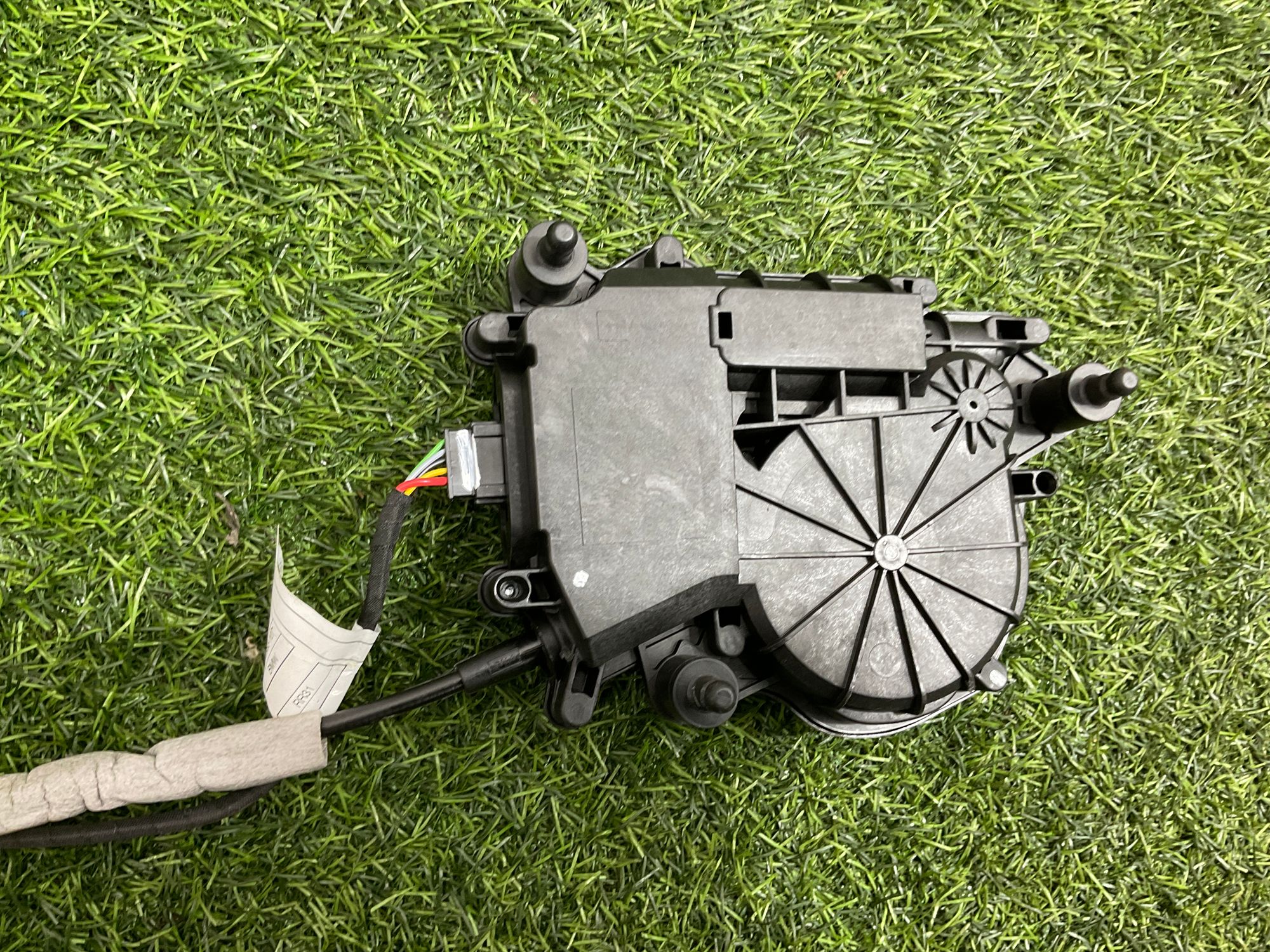 https://ycs.partsauto.market/partsauto-images/thmbs/userImages/h353NjtZg3VDP19b5HMt7LlpbQ93/part/f24bdba8-5da4-46e6-a53d-c4f394277af2_1741694969700.jpg