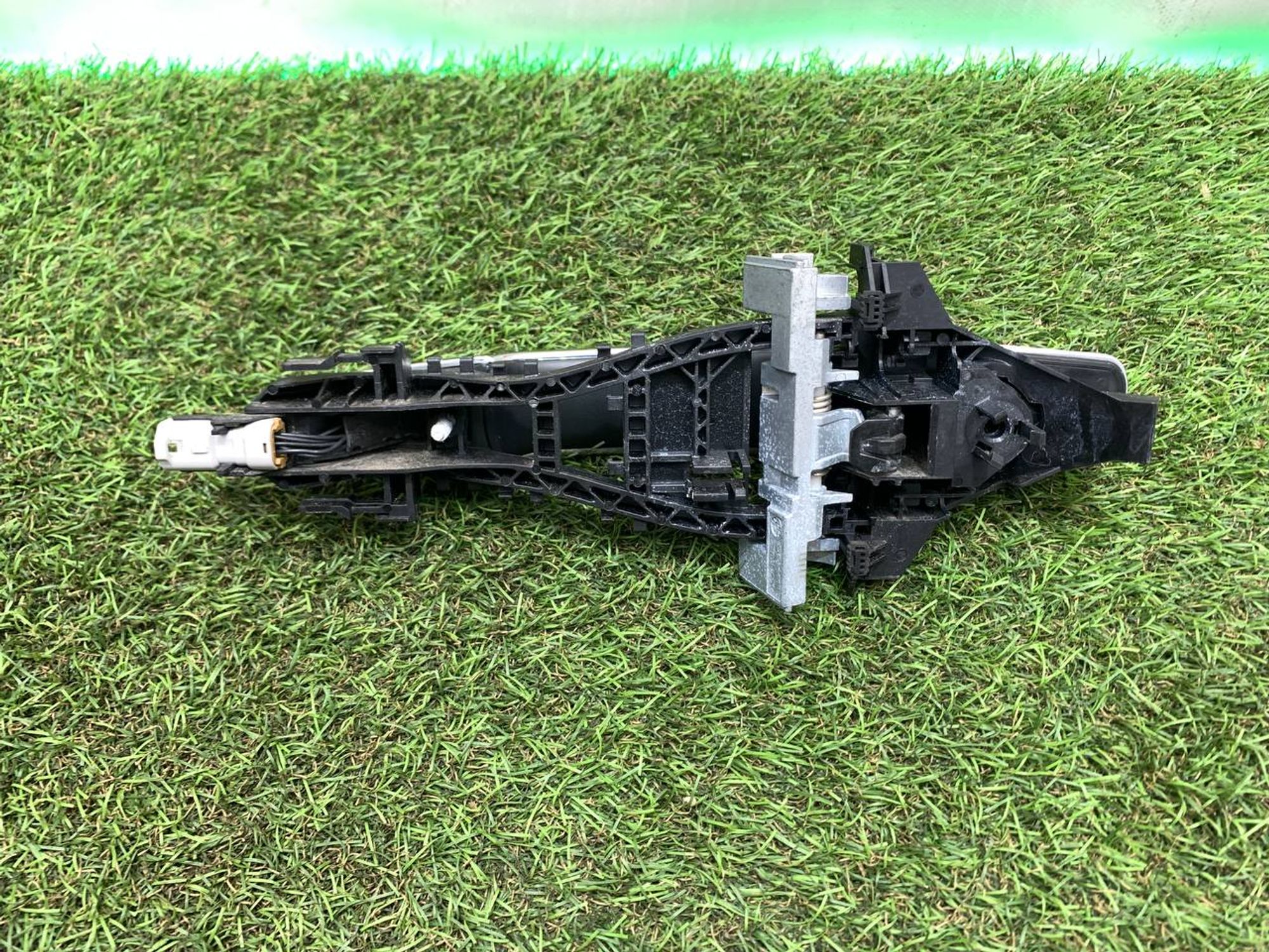 https://ycs.partsauto.market/partsauto-images/thmbs/userImages/h353NjtZg3VDP19b5HMt7LlpbQ93/part/f33851d8-2106-4bd5-8d4a-19539f2559bc_1714742580710.jpg