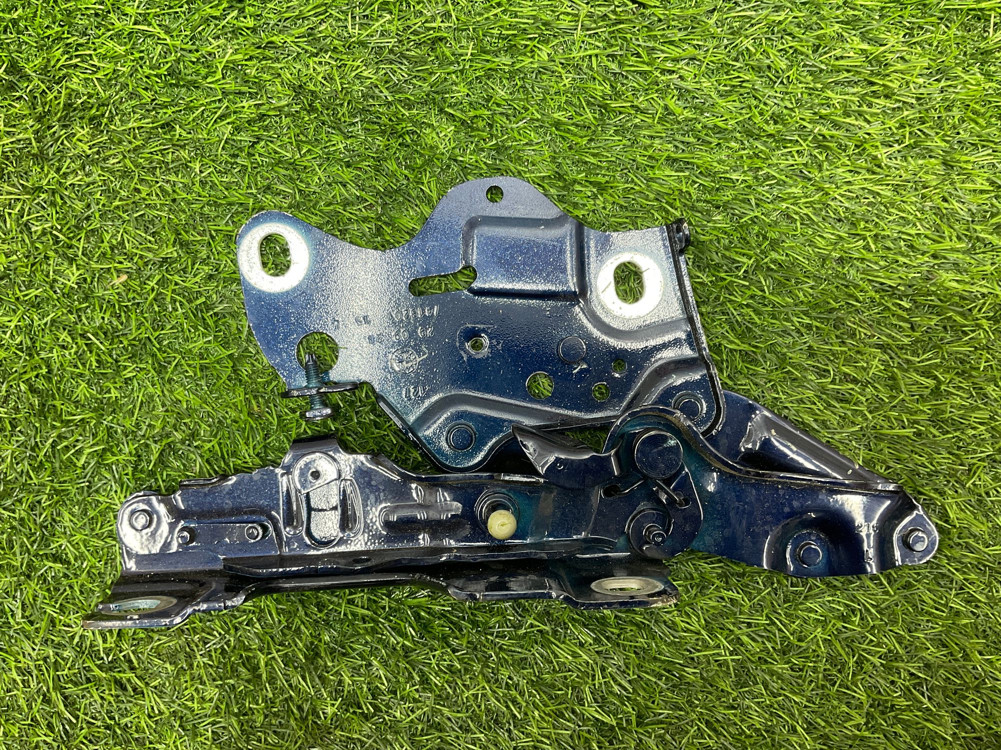 https://ycs.partsauto.market/partsauto-images/thmbs/userImages/h353NjtZg3VDP19b5HMt7LlpbQ93/part/f38a384c-c753-436d-8011-6a14522546ab_1734964691254.jpg