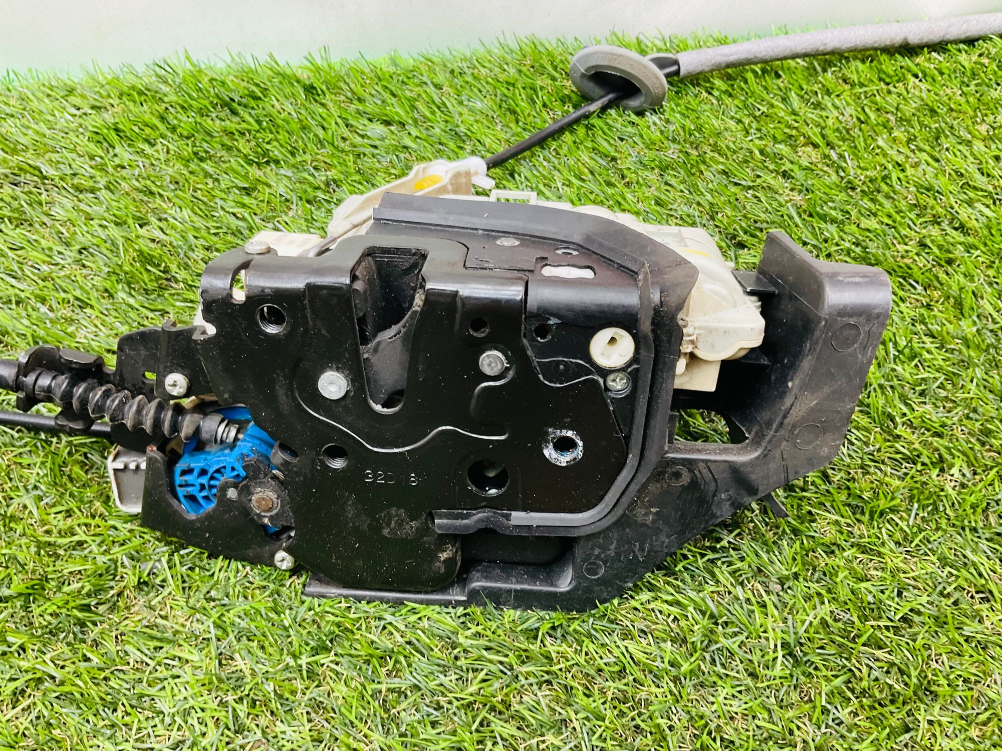 https://ycs.partsauto.market/partsauto-images/thmbs/userImages/h353NjtZg3VDP19b5HMt7LlpbQ93/part/f3aef2c6-81c1-4ef1-8553-56d254a7560e_1786353013980.jpg