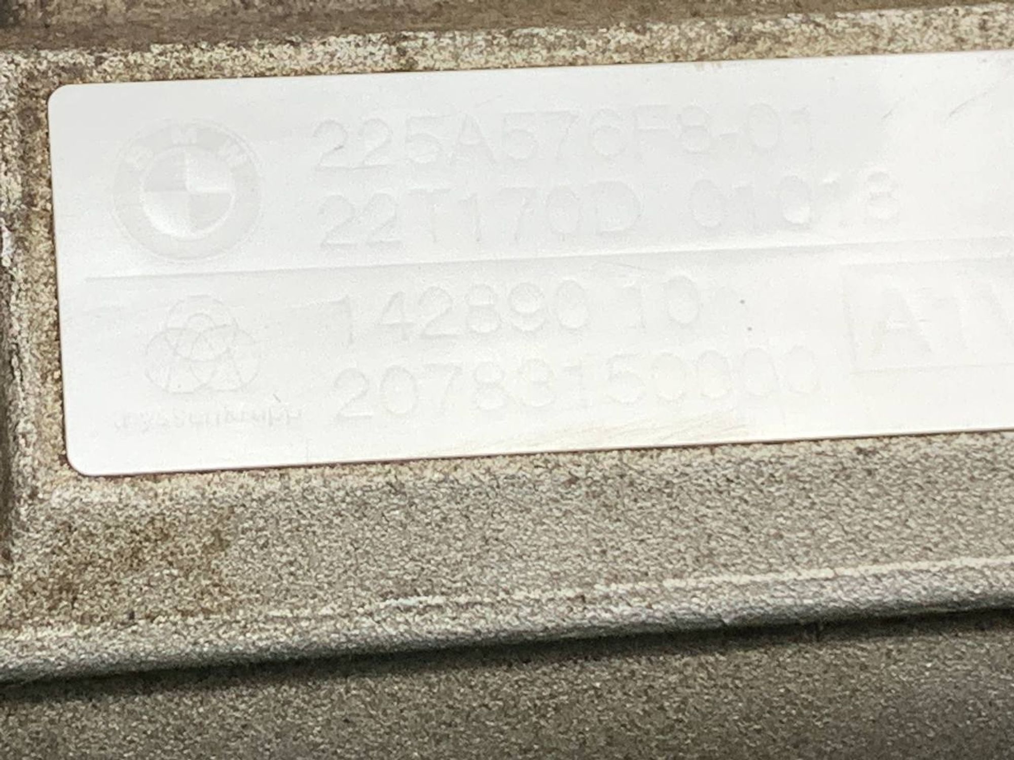 https://ycs.partsauto.market/partsauto-images/thmbs/userImages/h353NjtZg3VDP19b5HMt7LlpbQ93/part/f4289850-361e-497d-87ac-a6101dc03f33_1723895442560.jpg