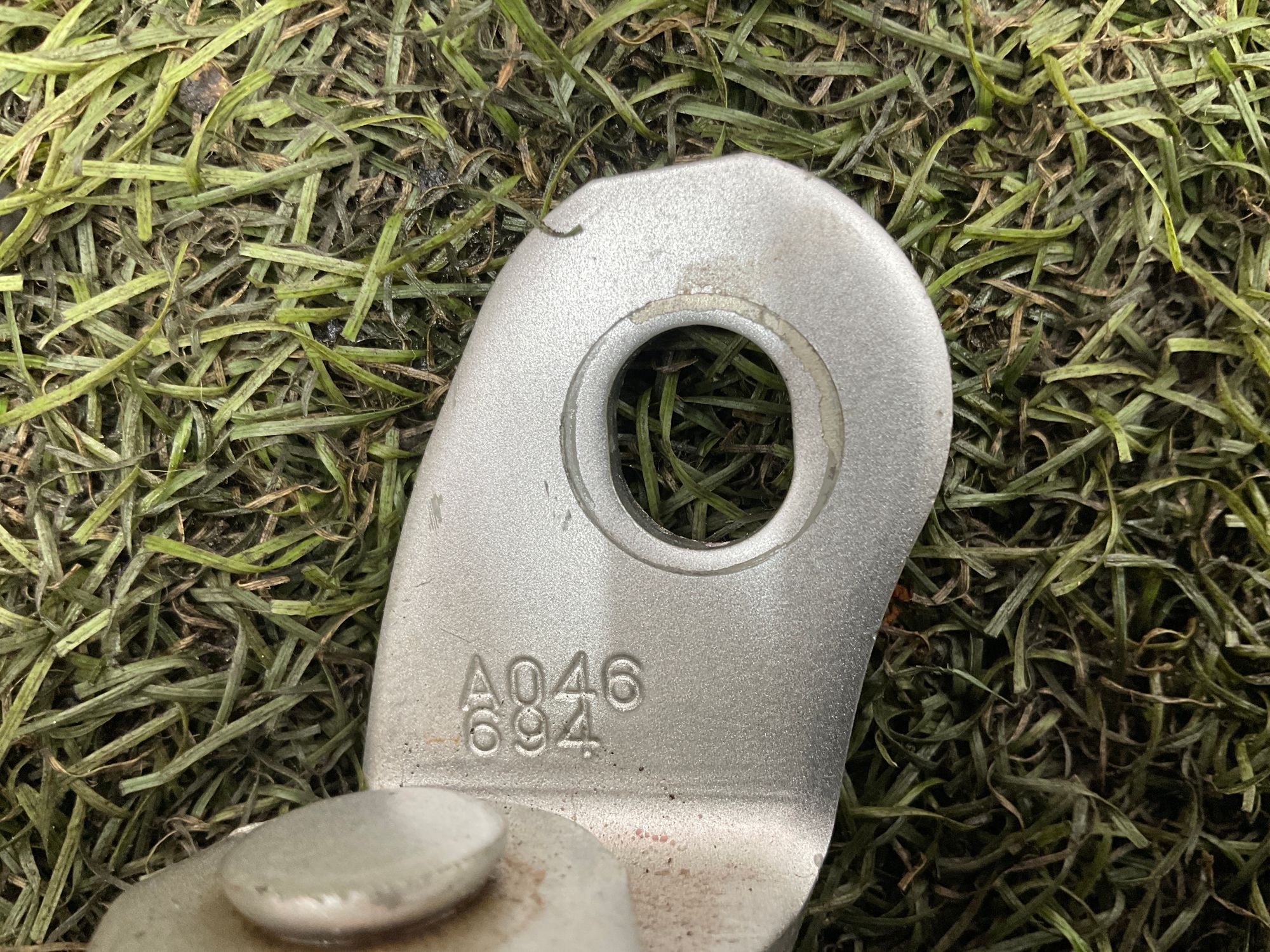 Петля двери правой передней Toyota Land Cruiser 200 рестайлинг 2 (2015—2023) 2017, 2000 рублей, Москва