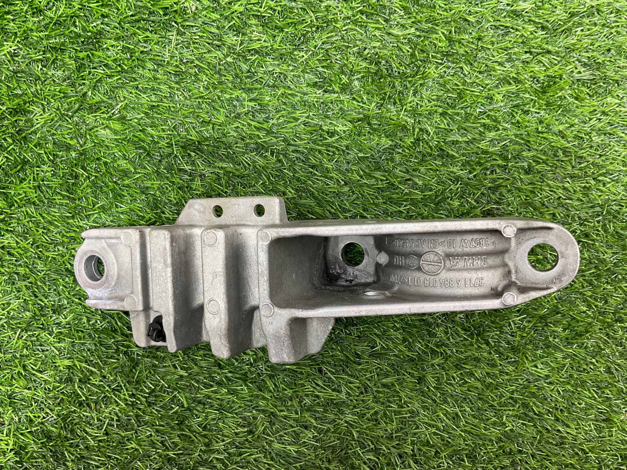 https://ycs.partsauto.market/partsauto-images/thmbs/userImages/h353NjtZg3VDP19b5HMt7LlpbQ93/part/f55d4e23-c83a-457e-8912-d13428cf7612_1733753480424.jpg