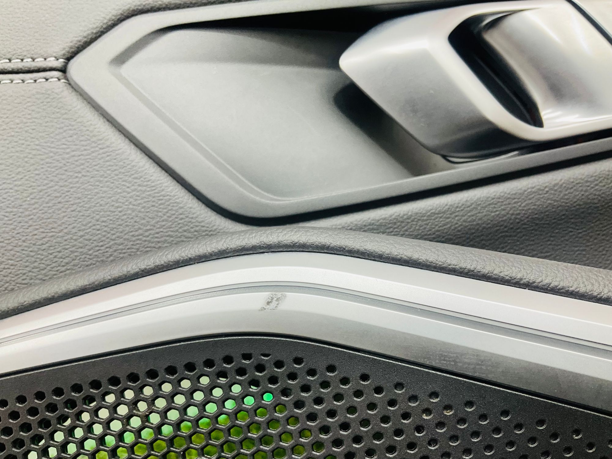 https://ycs.partsauto.market/partsauto-images/thmbs/userImages/h353NjtZg3VDP19b5HMt7LlpbQ93/part/f683e7a6-253b-43c2-8d56-ea5b17d3167b_1781517222124.jpg