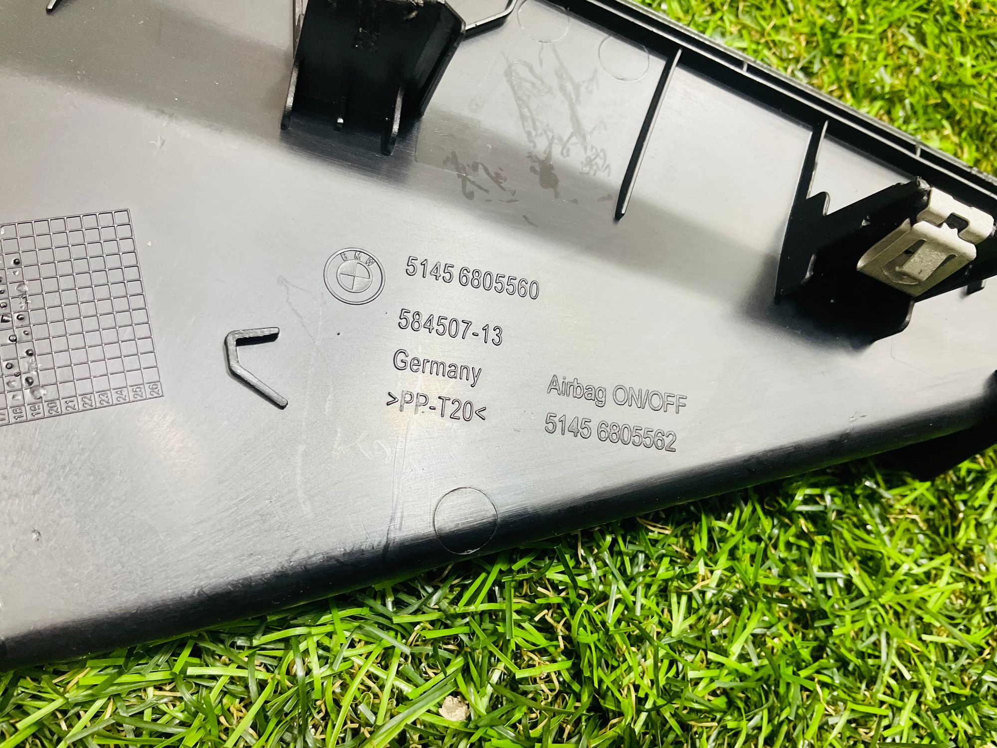 Накладка торпедо боковая правая BMW 3 серия, G20/G21 2018, 1000 рублей, Москва