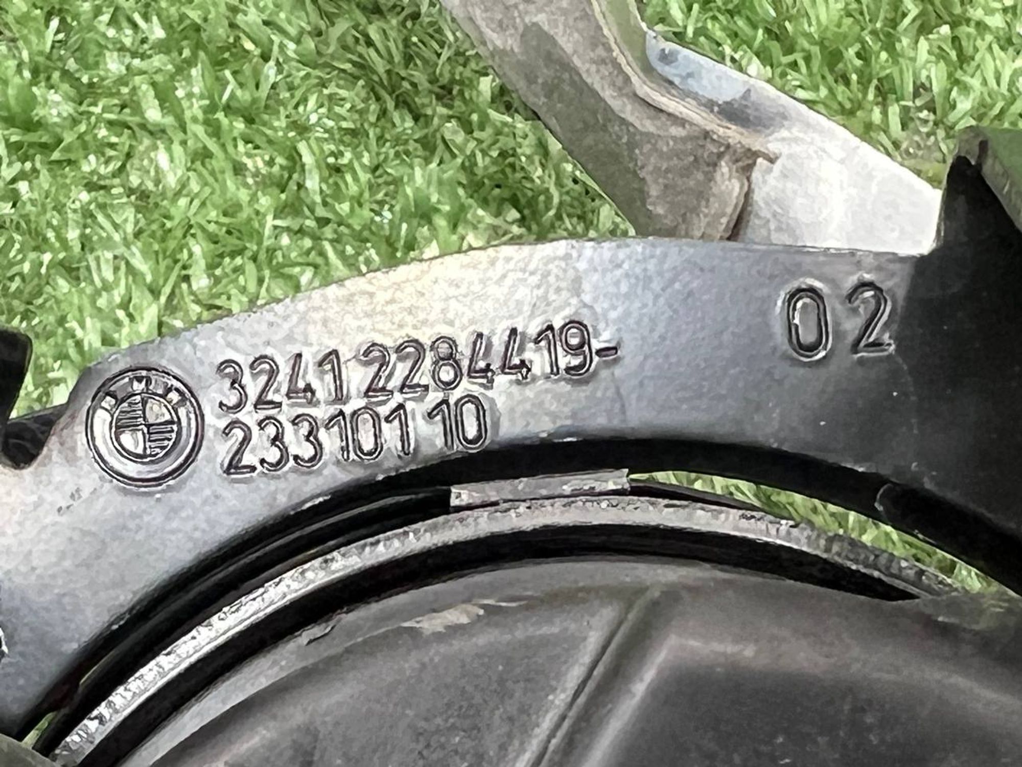 https://ycs.partsauto.market/partsauto-images/thmbs/userImages/h353NjtZg3VDP19b5HMt7LlpbQ93/part/f84ba954-d6f0-4791-b576-5a72613ce855_1730118334951.jpg