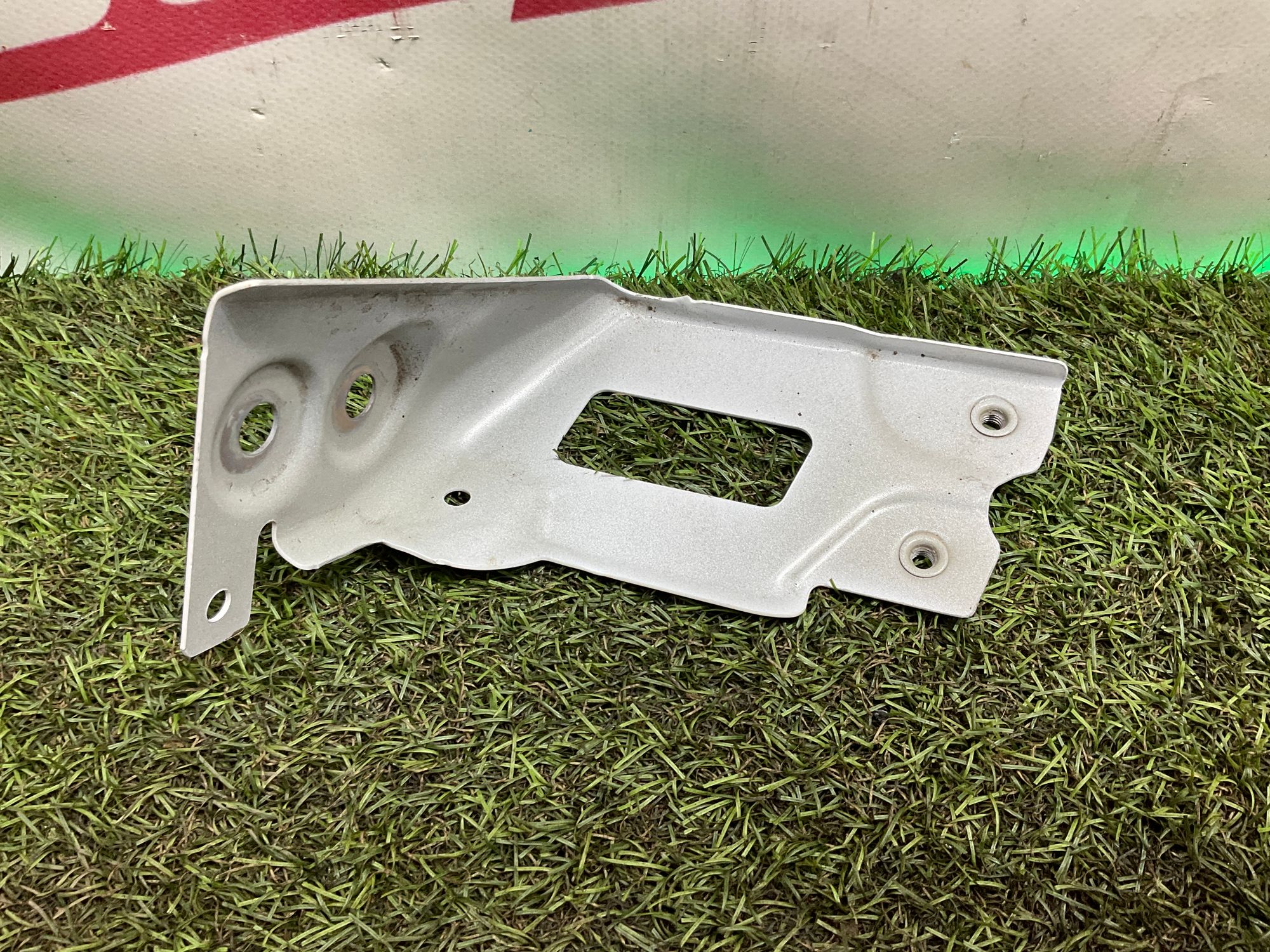 Кронштейн крепления крыла левый BMW X5, G05 2019, 5000 рублей, Москва