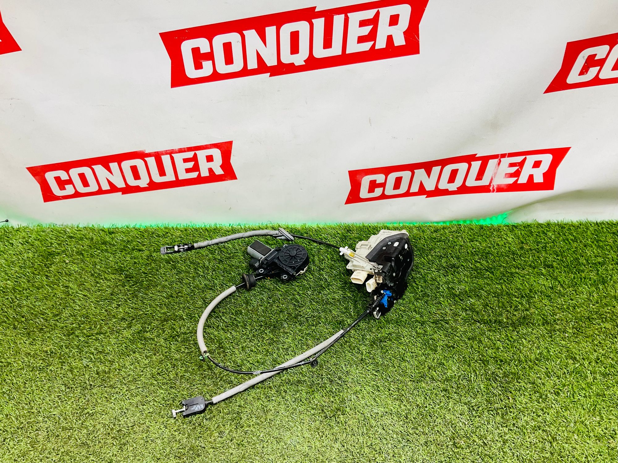 https://ycs.partsauto.market/partsauto-images/thmbs/userImages/h353NjtZg3VDP19b5HMt7LlpbQ93/part/f96088ce-53b5-4ffb-b8c0-1052b916b563_1786369498408.jpg