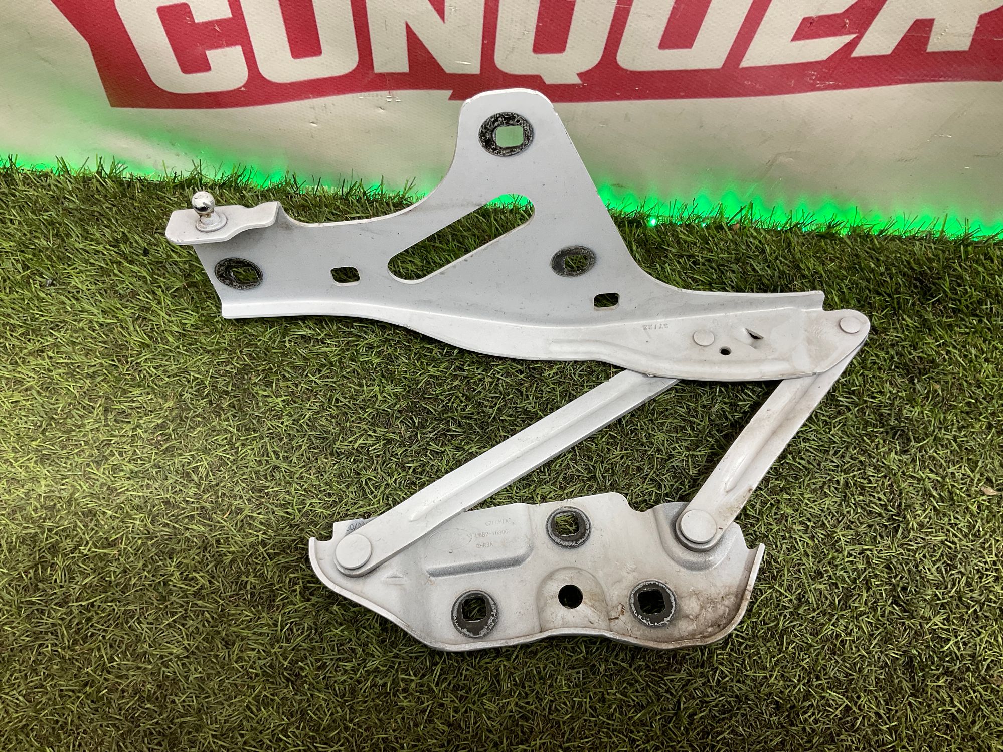 Петля капота правая Land Rover Defender II L663 2022, 7000 рублей, Москва