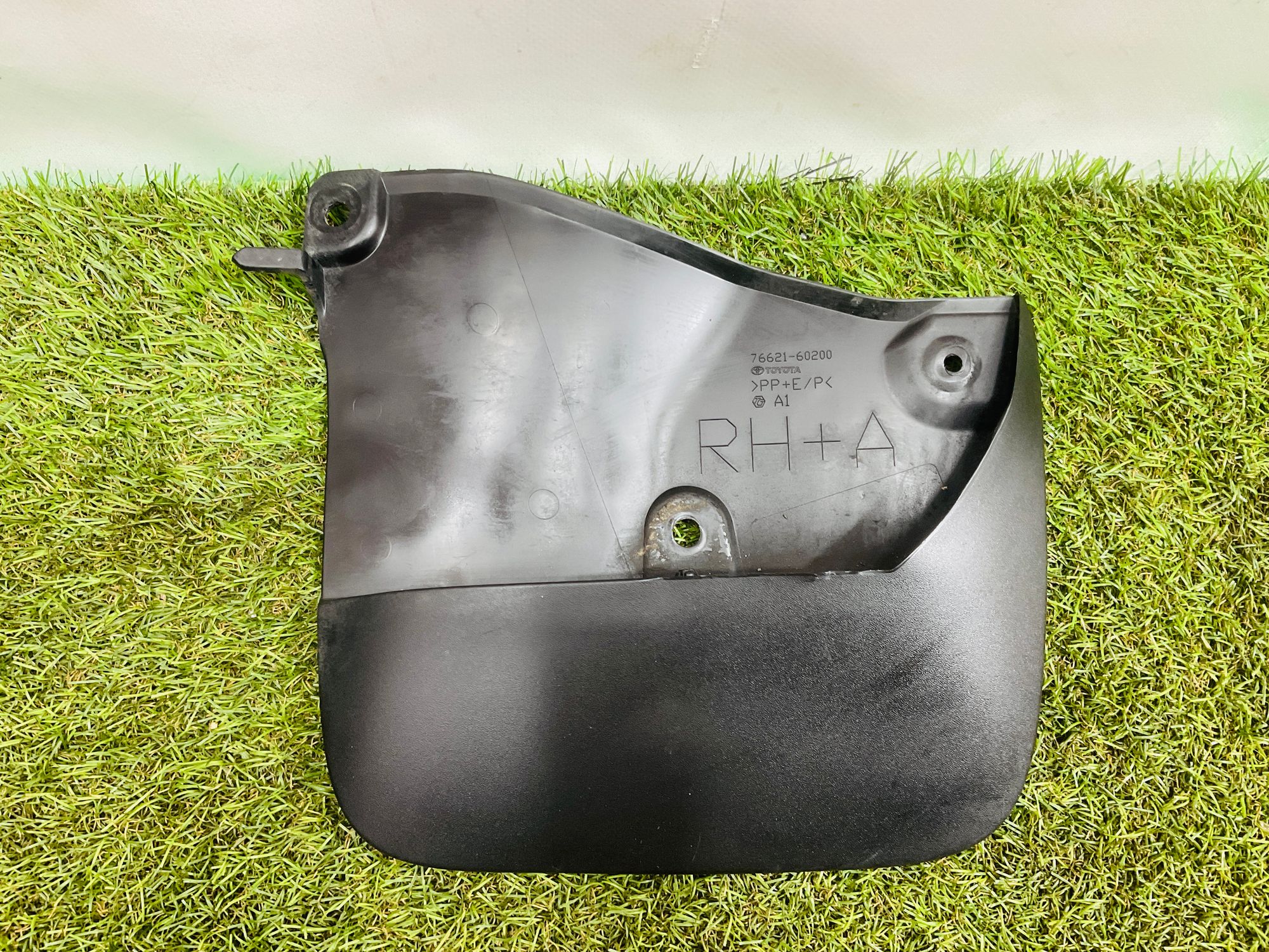 https://ycs.partsauto.market/partsauto-images/thmbs/userImages/h353NjtZg3VDP19b5HMt7LlpbQ93/part/f9fb4841-4d3f-42d0-9544-a843e45707ec_1779720756339.jpg
