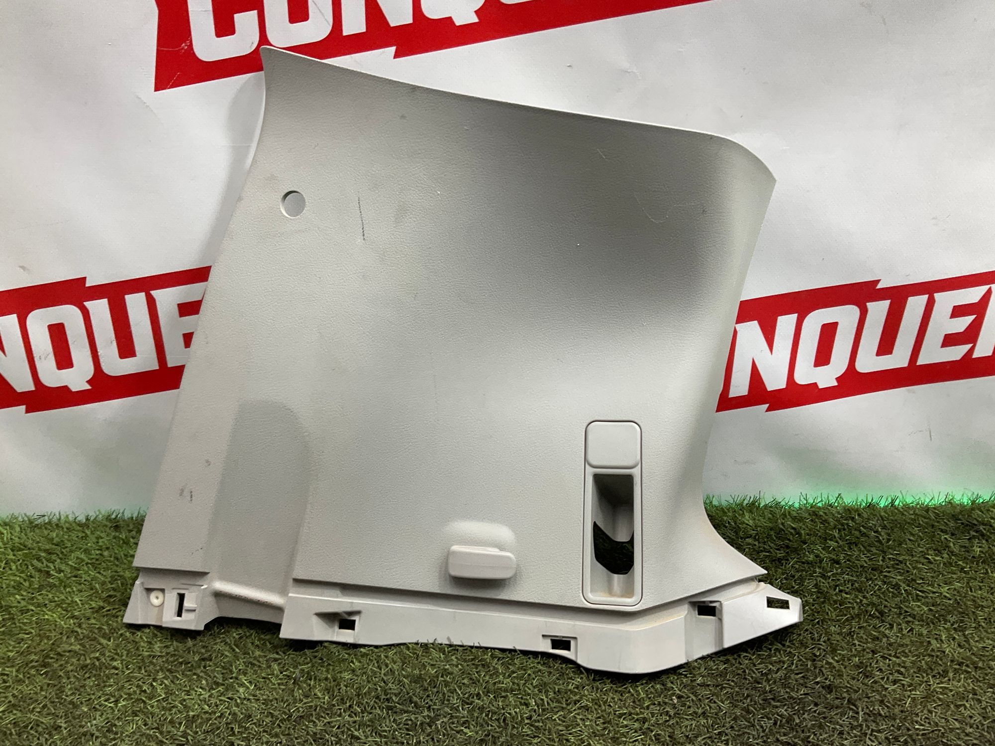 Обшивка багажника левая верхняя Toyota Land Cruiser 200 рестайлинг 2 (2015—2023) 2017, 3000 рублей, Москва