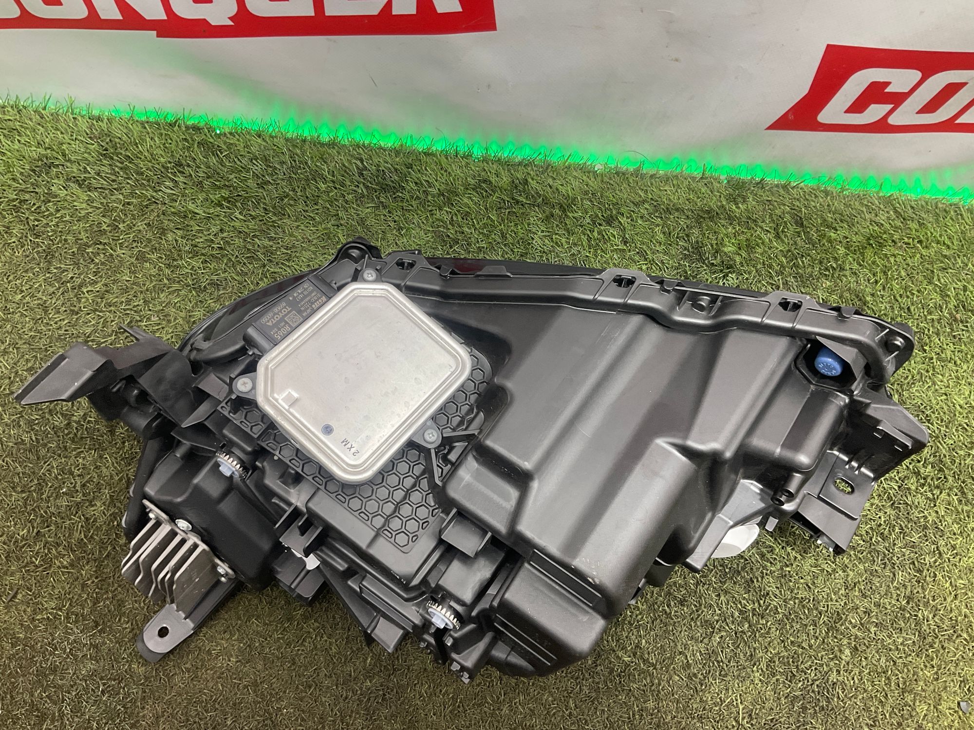 Фара правая Toyota Land Cruiser 300 2024, 165000 рублей, Москва