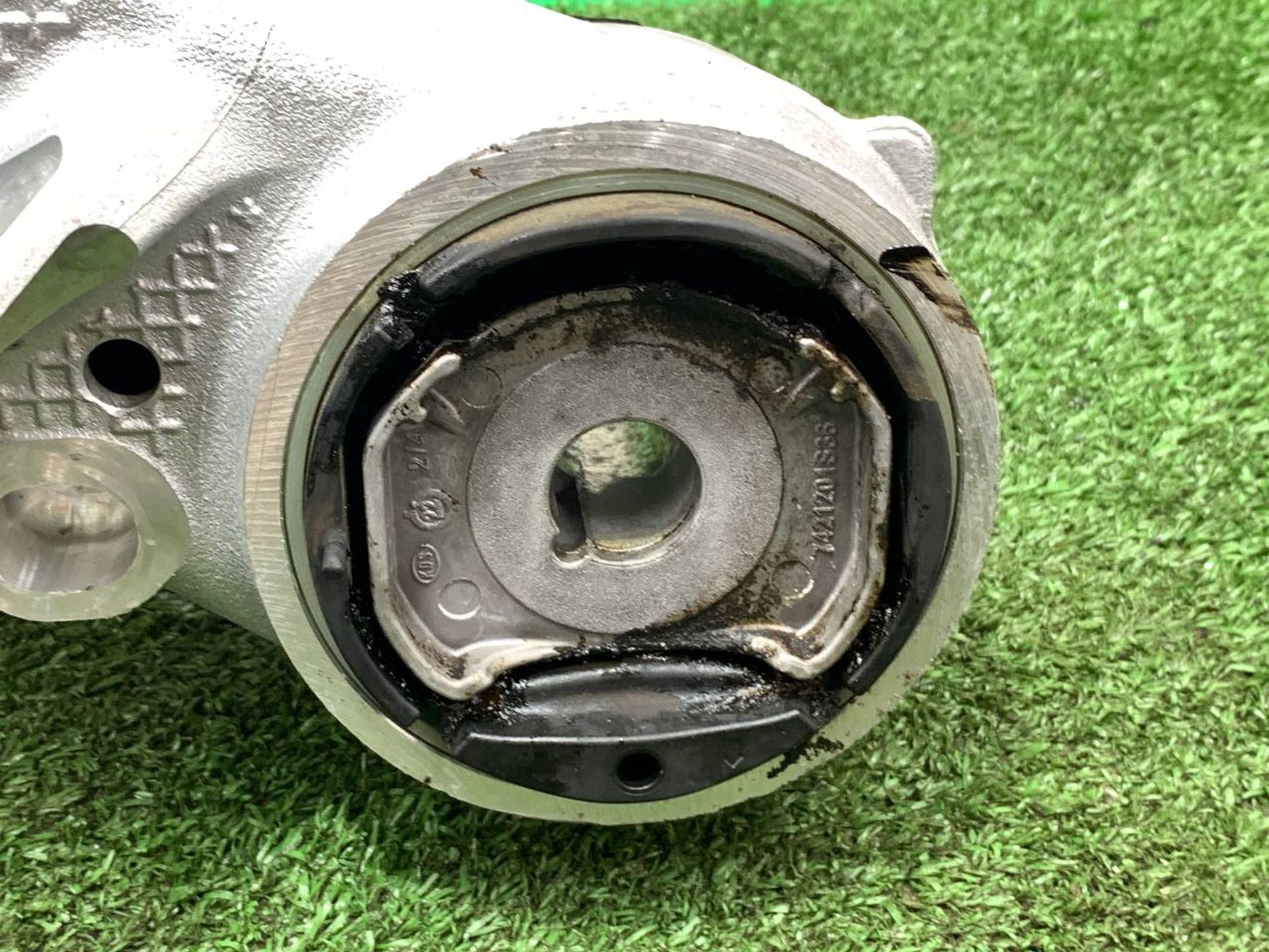 https://ycs.partsauto.market/partsauto-images/thmbs/userImages/h353NjtZg3VDP19b5HMt7LlpbQ93/part/fb2d7d33-5ead-4efe-84ab-6190b4e3346f_1726154288436.jpg
