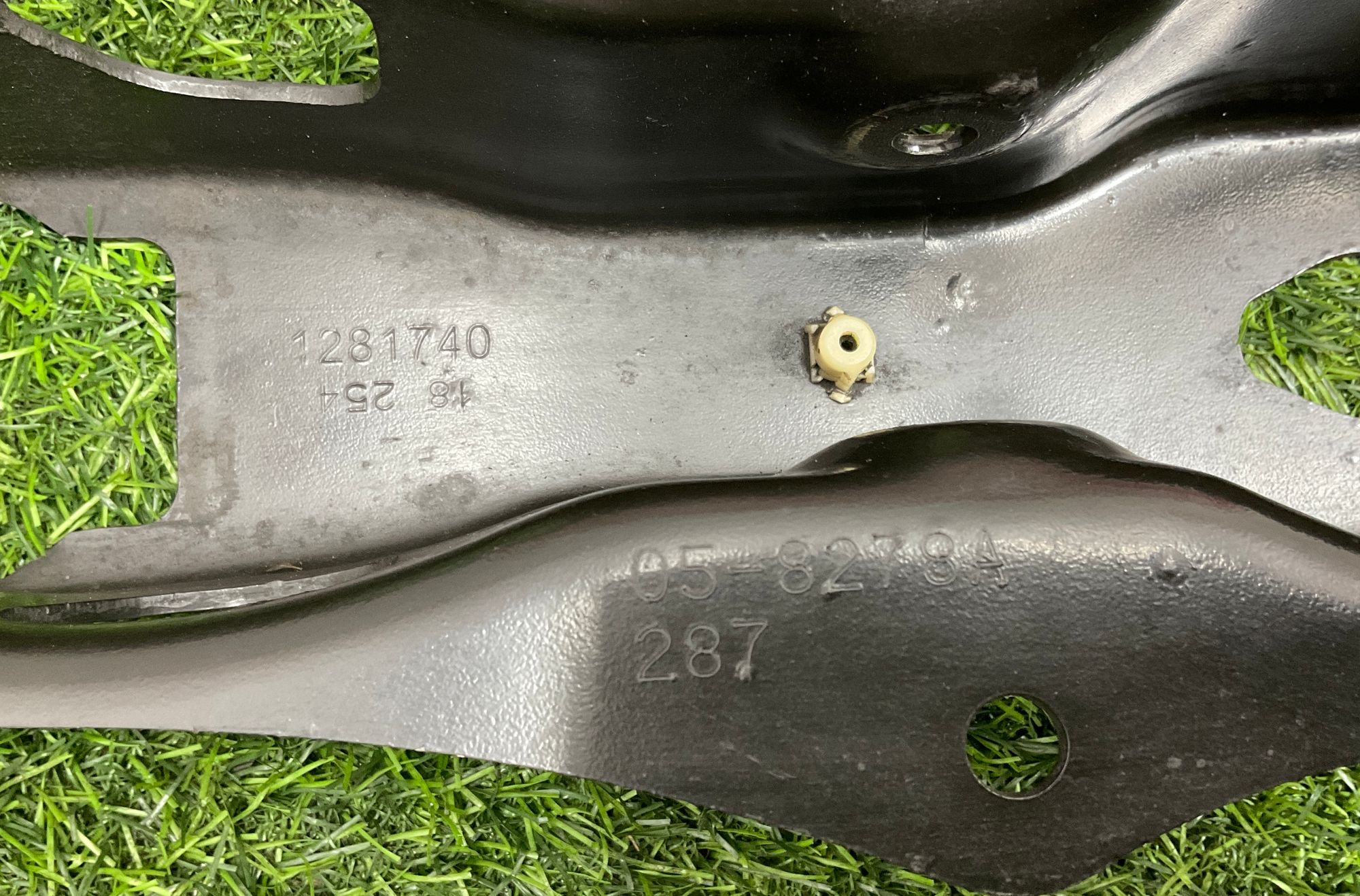 https://ycs.partsauto.market/partsauto-images/thmbs/userImages/h353NjtZg3VDP19b5HMt7LlpbQ93/part/fb3470db-093b-4dab-8303-795af8e68341_1743514397183.jpg