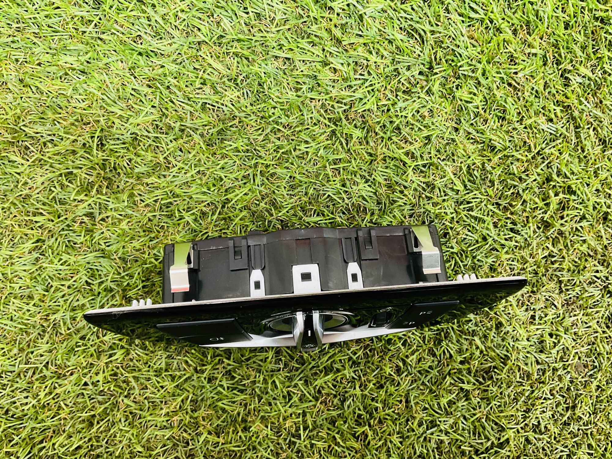 https://ycs.partsauto.market/partsauto-images/thmbs/userImages/h353NjtZg3VDP19b5HMt7LlpbQ93/part/fb808406-0f74-4fc0-b732-eaf8a68aed2b_1779195054016.jpg
