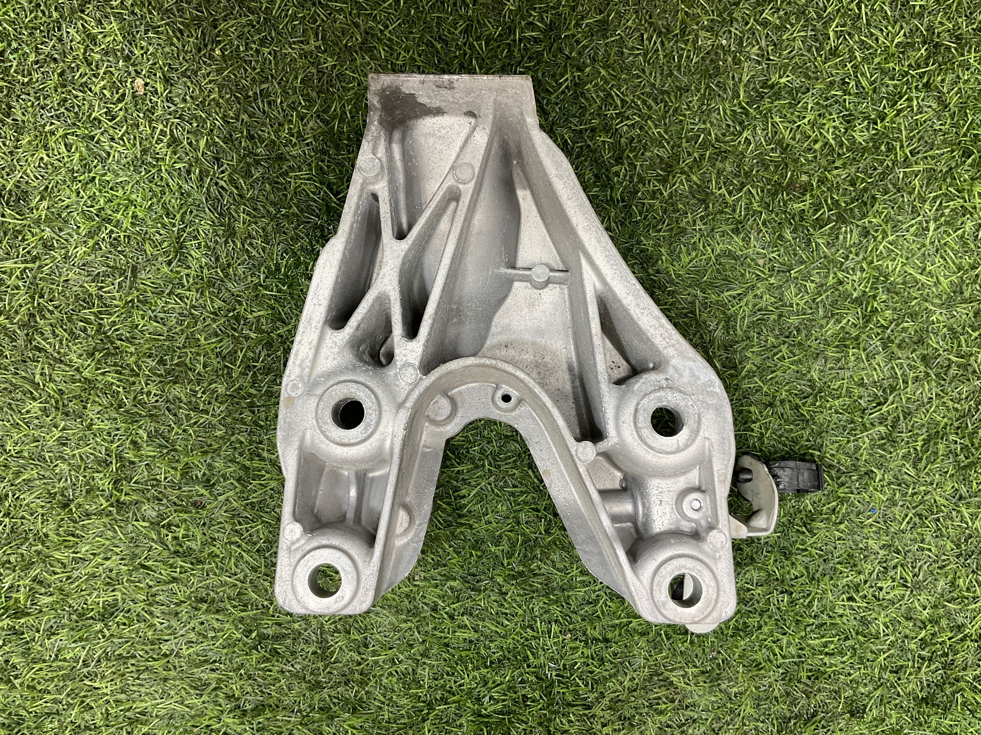 Кронштейн двигателя левый BMW 3 F80, 2000 рублей, Москва