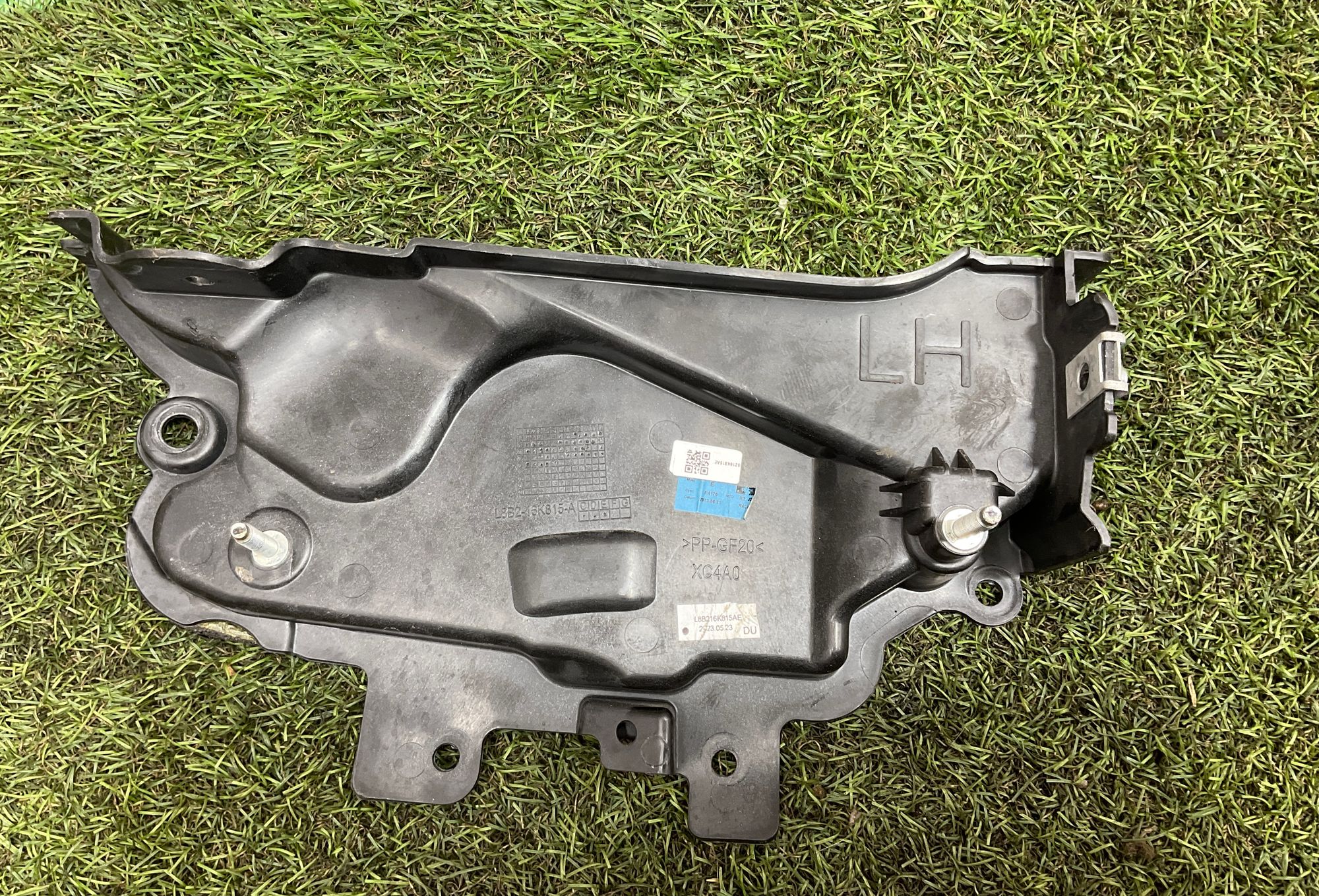 Накладка подкапотная левая Land Rover Defender II L663 2022, 3500 рублей, Москва