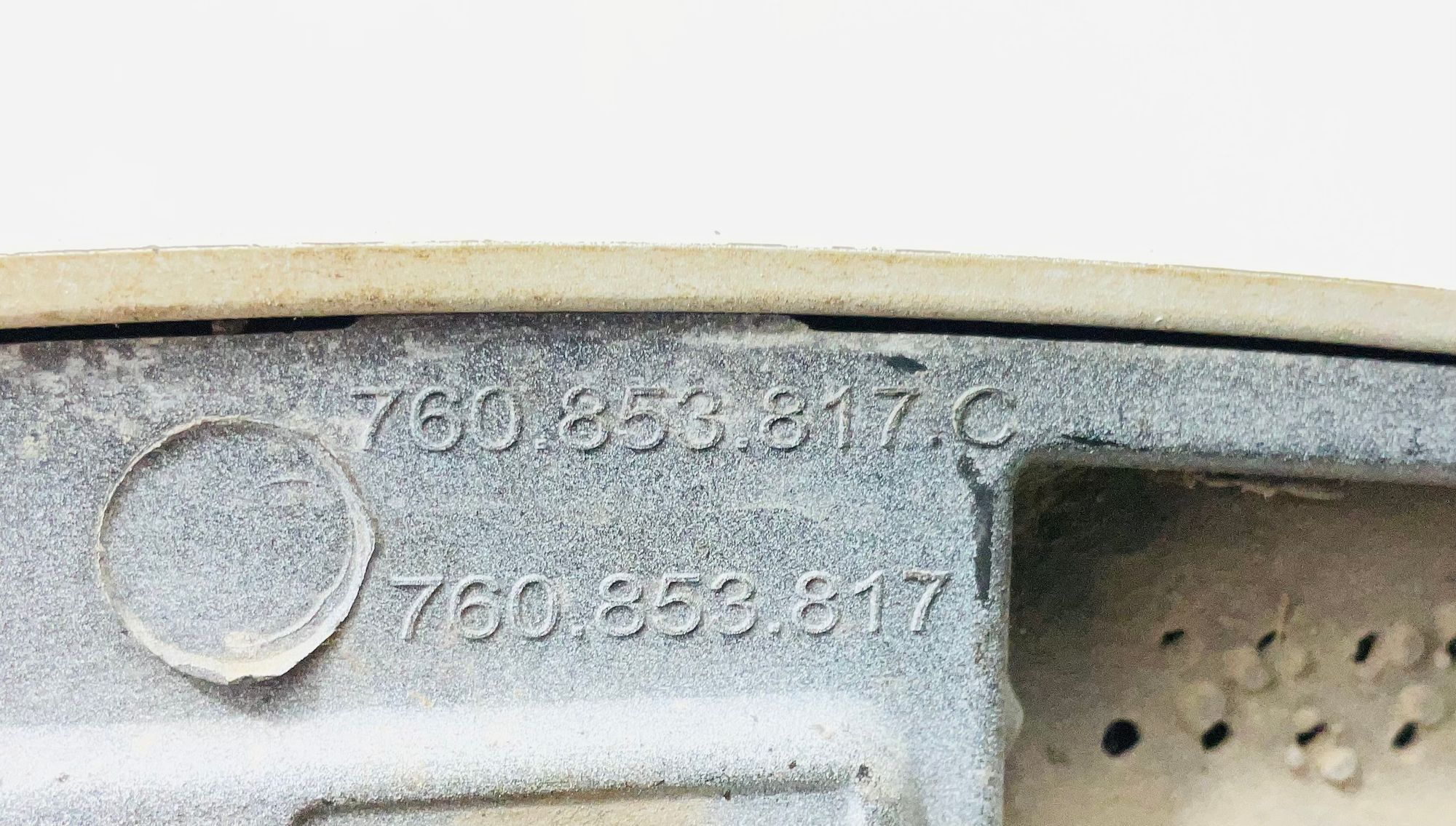 https://ycs.partsauto.market/partsauto-images/thmbs/userImages/h353NjtZg3VDP19b5HMt7LlpbQ93/part/fd194107-5433-4784-9c41-d6656cc0aeb7_1786977443253.jpg
