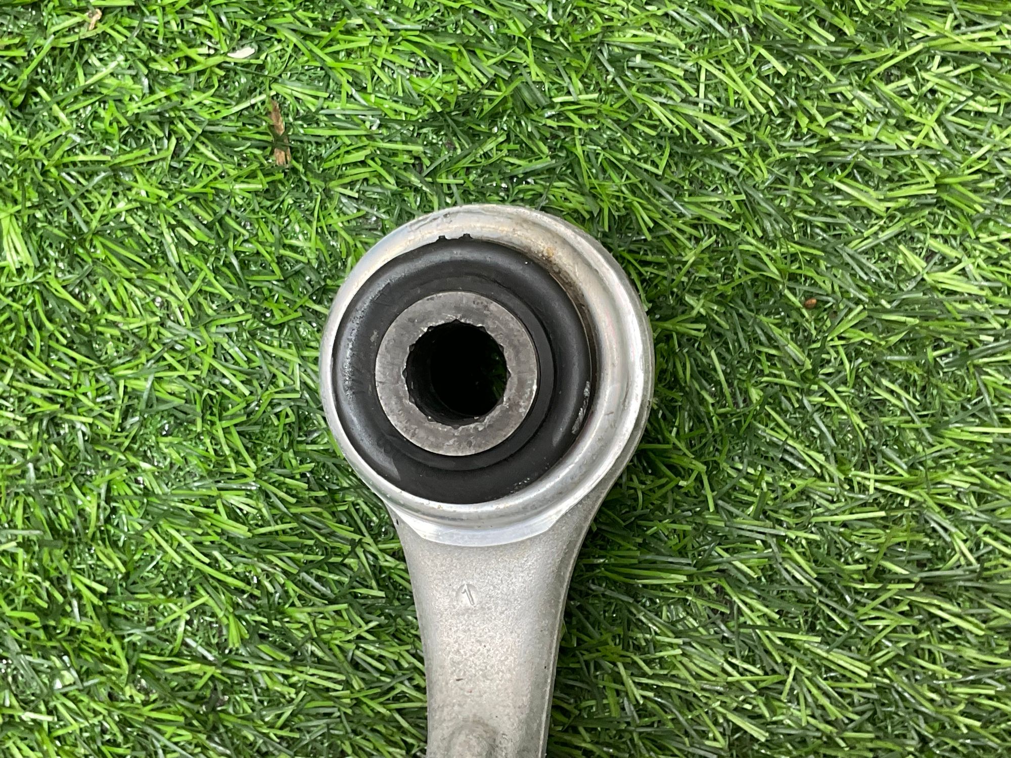 https://ycs.partsauto.market/partsauto-images/thmbs/userImages/h353NjtZg3VDP19b5HMt7LlpbQ93/part/fd55bb9d-7a3d-47c4-9b86-52a1806bd01e_1733744829610.jpg