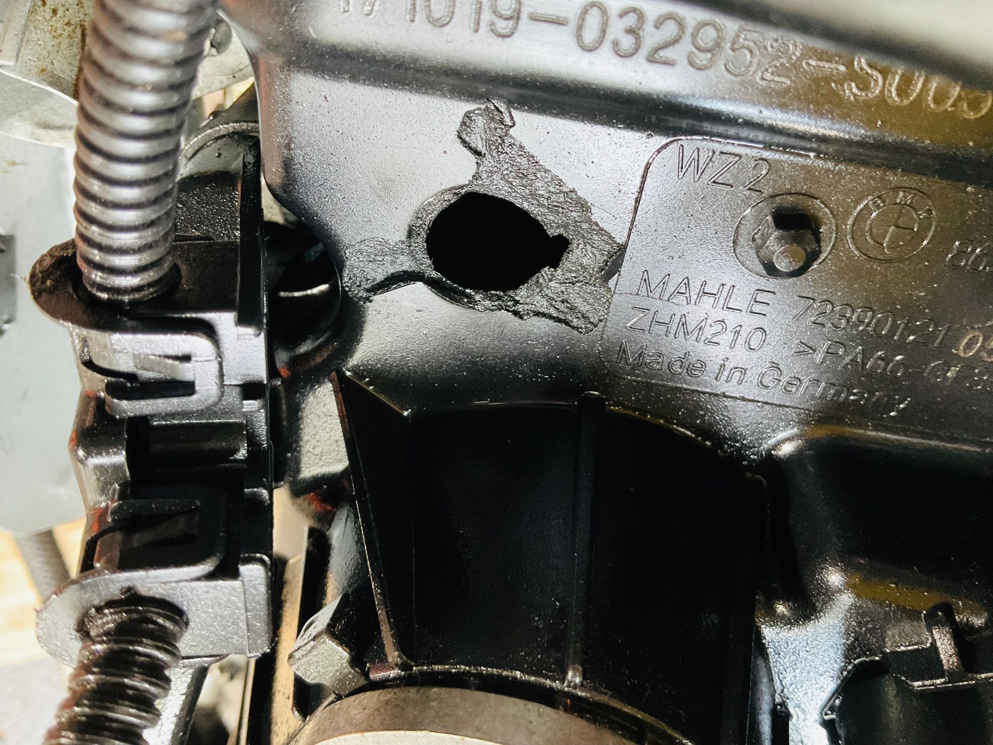 https://ycs.partsauto.market/partsauto-images/thmbs/userImages/h353NjtZg3VDP19b5HMt7LlpbQ93/part/fdb12fa0-a454-43bf-bb5f-34d7ee9dc989_1781190699891.jpg