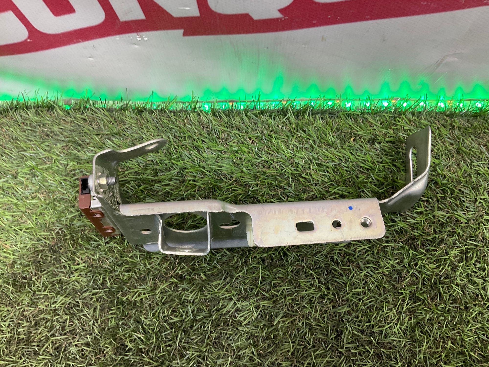 Крепление блока комфорта сиденья Land Rover Defender II 2022, 5000 рублей, Москва