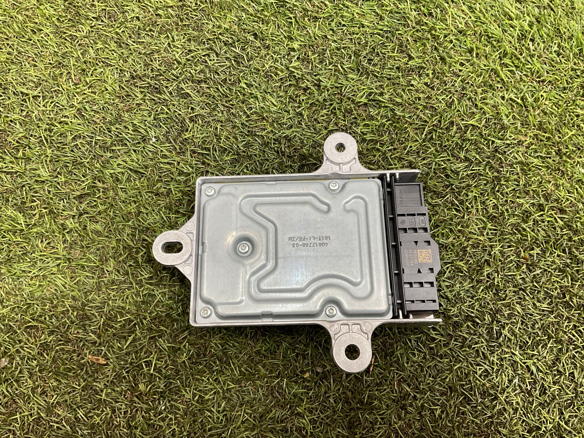 https://ycs.partsauto.market/partsauto-images/thmbs/userImages/h353NjtZg3VDP19b5HMt7LlpbQ93/part/fdcebcd4-fa25-4912-9577-54ea2054e830_1764960171923.jpg