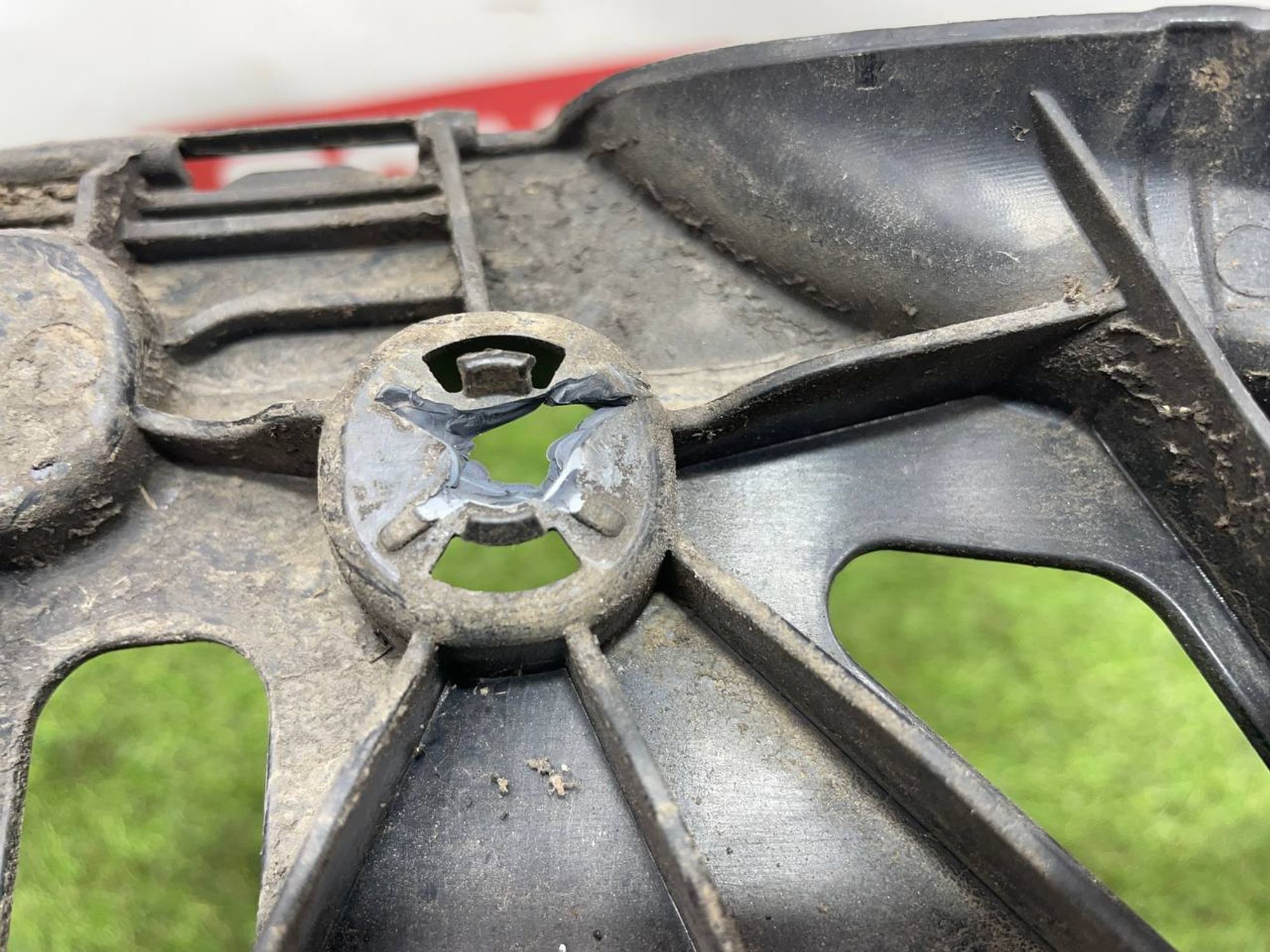 https://ycs.partsauto.market/partsauto-images/thmbs/userImages/h353NjtZg3VDP19b5HMt7LlpbQ93/part/fe0793e0-db7c-44b5-b1f0-6599b5a77a66_1712563488487.jpg