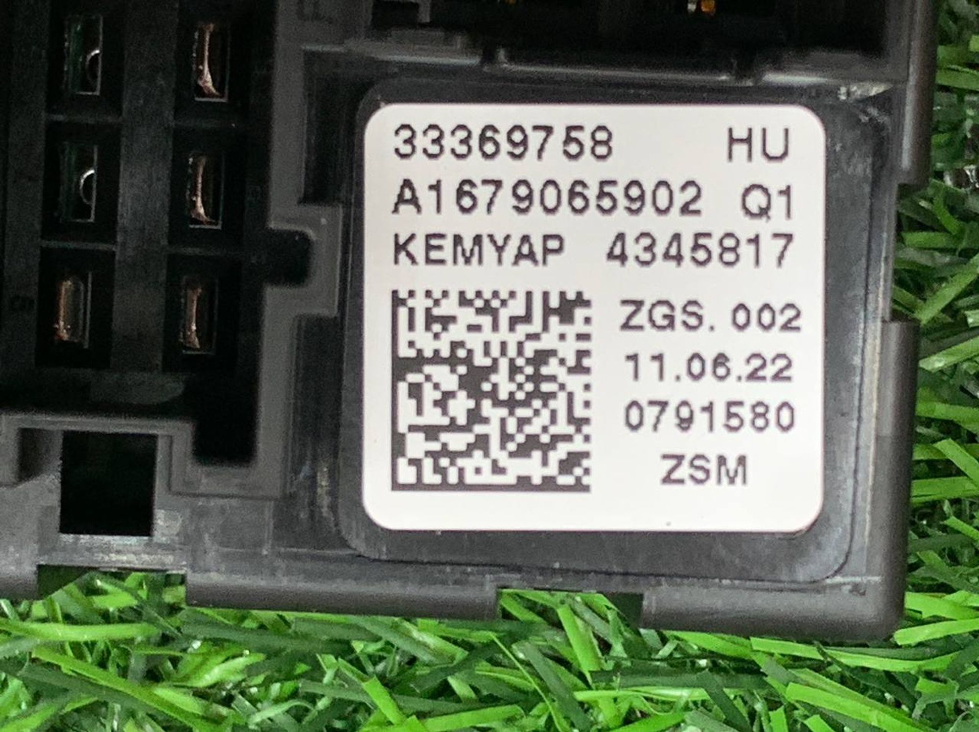 https://ycs.partsauto.market/partsauto-images/thmbs/userImages/h353NjtZg3VDP19b5HMt7LlpbQ93/part/fedc603c-0be1-43ad-be09-7ed07d74f055_1733494451258.jpg