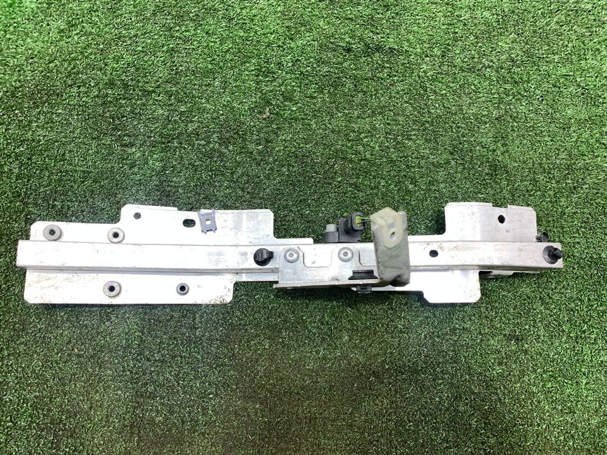 https://ycs.partsauto.market/partsauto-images/thmbs/userImages/h353NjtZg3VDP19b5HMt7LlpbQ93/part/ff598b72-4737-40fb-a13d-a102dbb1d060_1727422928143.jpg
