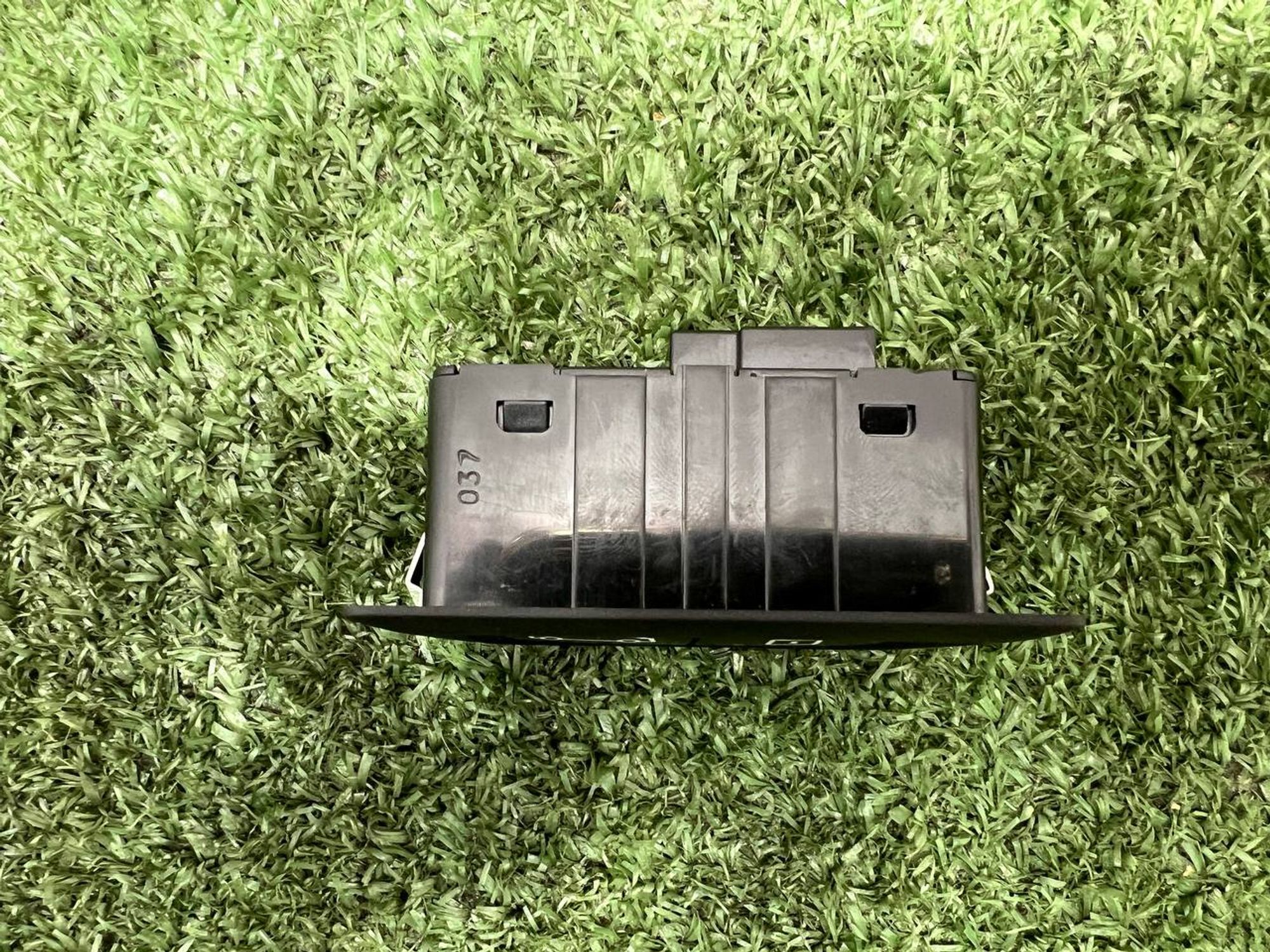 https://ycs.partsauto.market/partsauto-images/thmbs/userImages/h353NjtZg3VDP19b5HMt7LlpbQ93/part/ff89f800-fe8c-467d-b5b1-9190ff828e1f_1731332905686.jpg