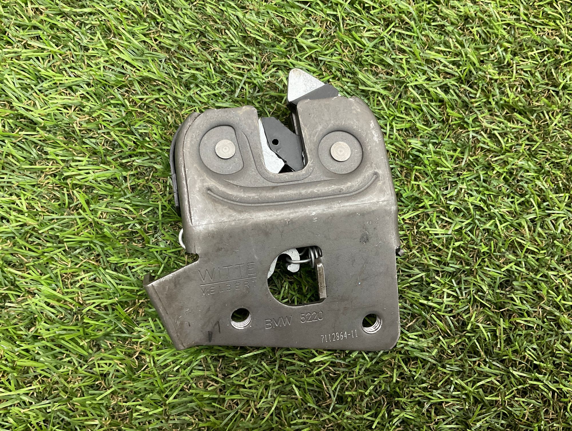 Замок задних сидений правый BMW 5 серия, G30/G31 рестайлинг 2020, 1000 рублей, Москва