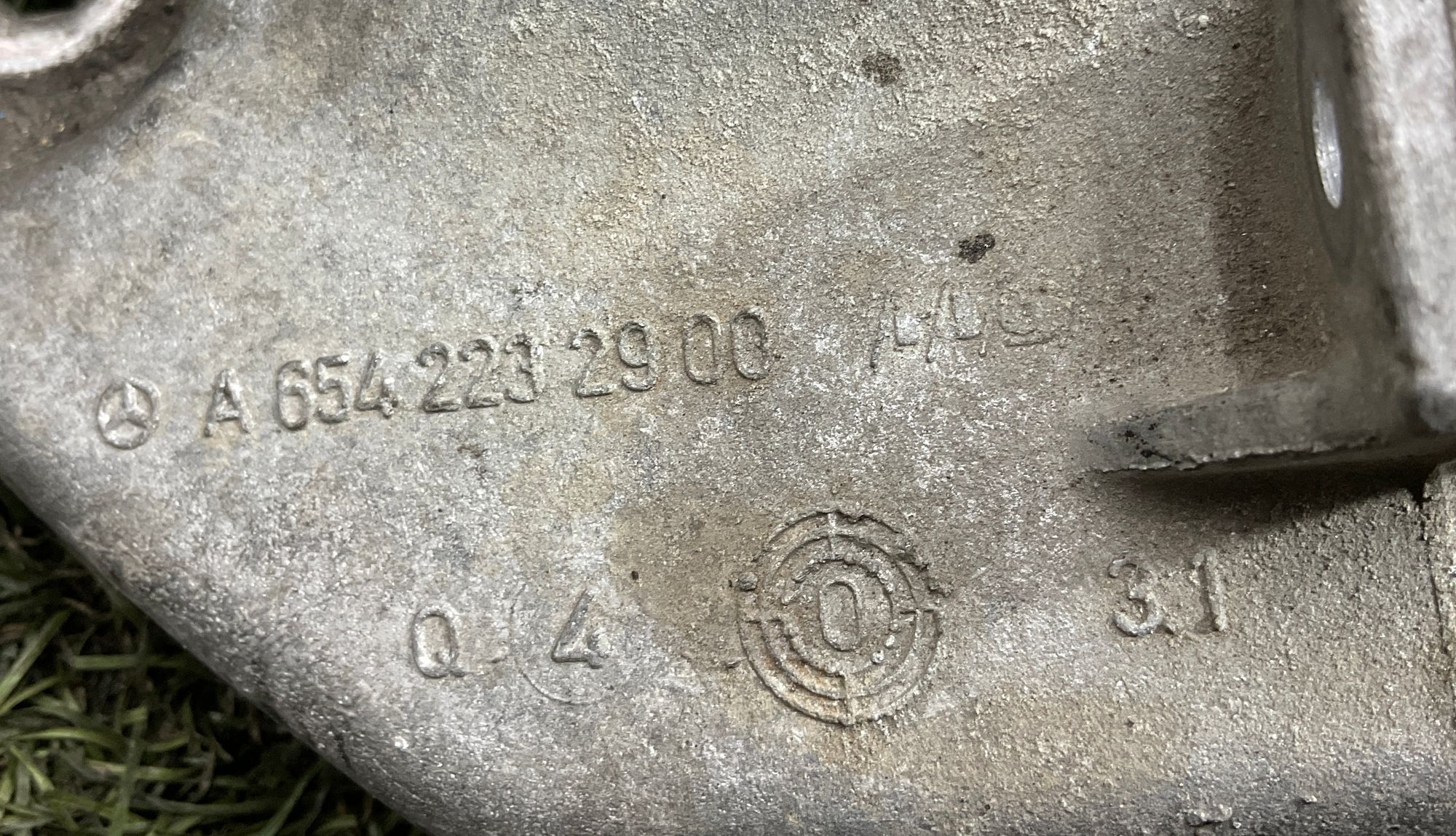 Кронштейн двигателя левый 654920 Mercedes-Benz E-Класс W213/S213/C238/A238 (2016—2023) 2020, 3000 рублей, Москва