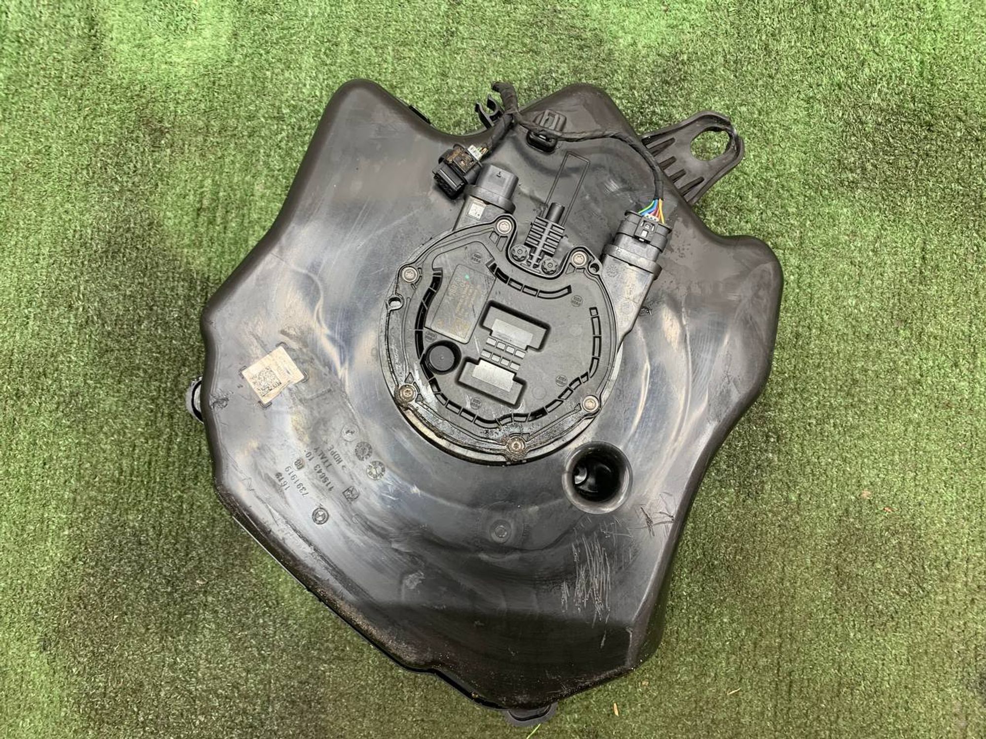 https://ycs.partsauto.market/partsauto-images/thmbs/userImages/h353NjtZg3VDP19b5HMt7LlpbQ93/part/ffcb3192-f0eb-4ac4-9710-02381fcac8d2_1731678464638.jpg